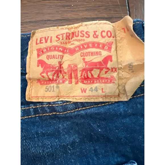 Levi 501 button fly jorts (denim shorts) 44W 9inseam - Picture 6 of 6